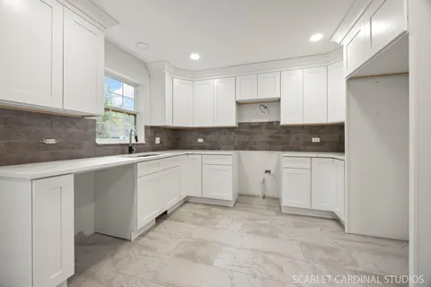 $450,000 | 2235 Cheshire Drive, Aurora, IL 60502