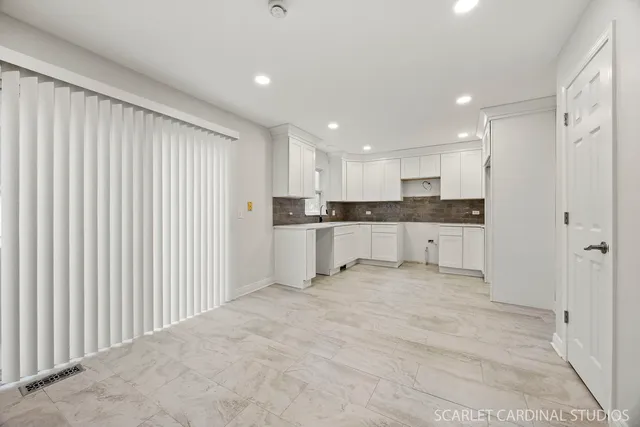 $465,000 | 2235 Cheshire Drive, Aurora, IL 60502