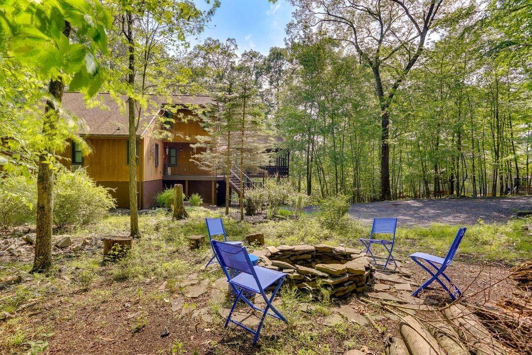 116 Eton Court Bushkill, PA 18324 - Photo 2 of 7 a view of a chairs and table in backyard