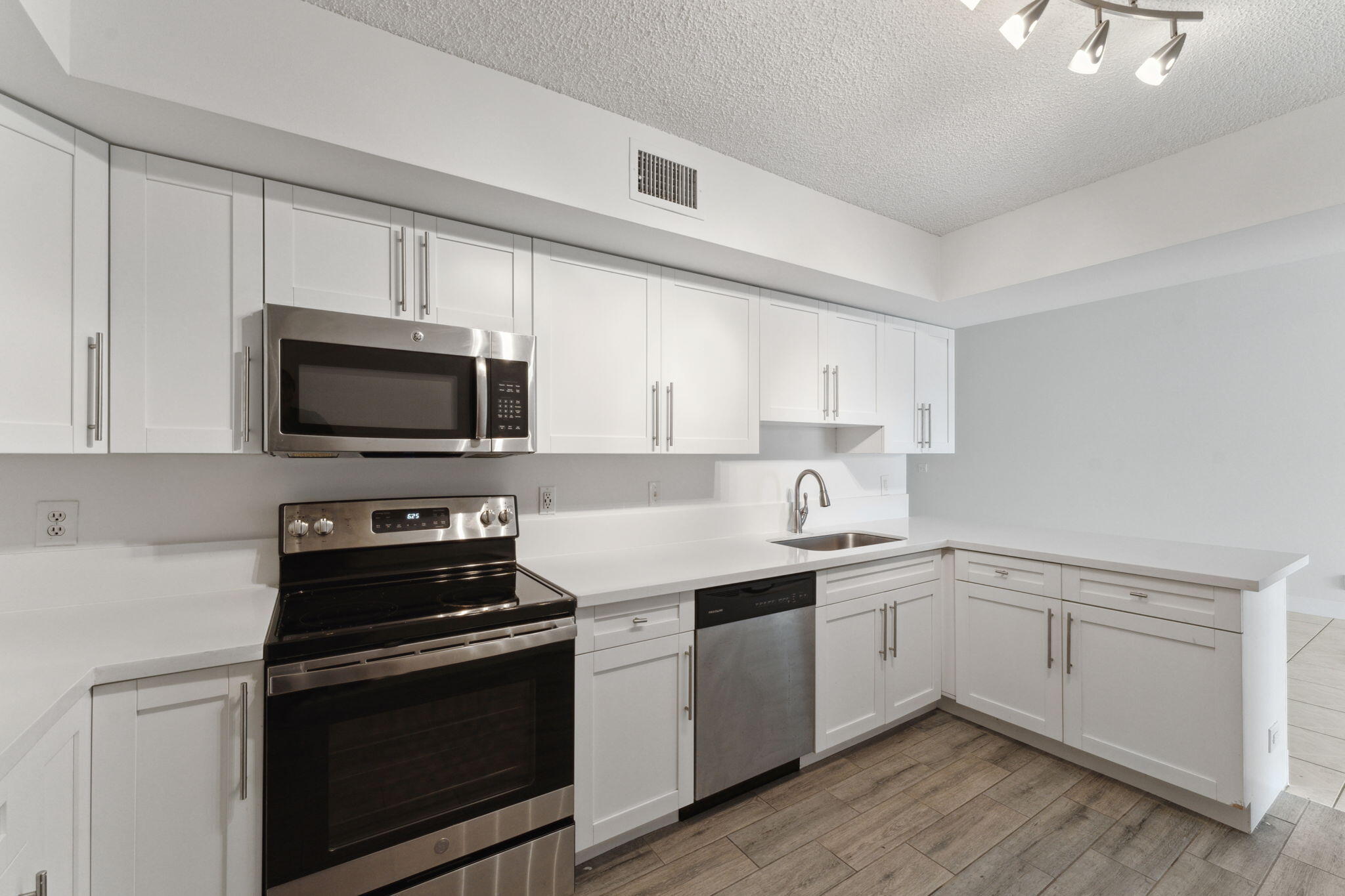 3190 Leewood Terrace, Unit L204 Boca Raton, FL 33431 - Photo 8 of 37 Leewood 8