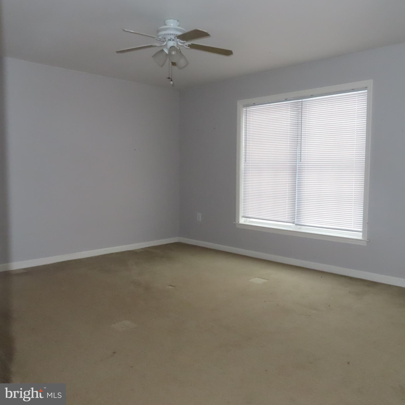5237 Rolling Road, Unit H Chambersburg, PA 17202 - Photo 25 of 36 an empty room with a window