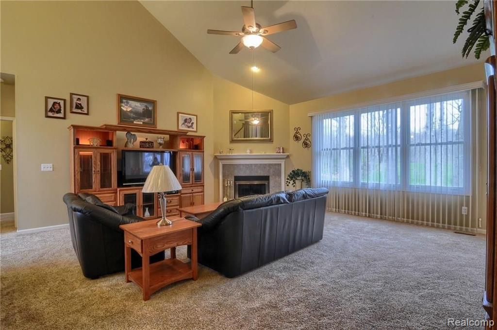 2236 Avon Lake Lane Rochester Hills, MI 48307 - Photo 4 of 30