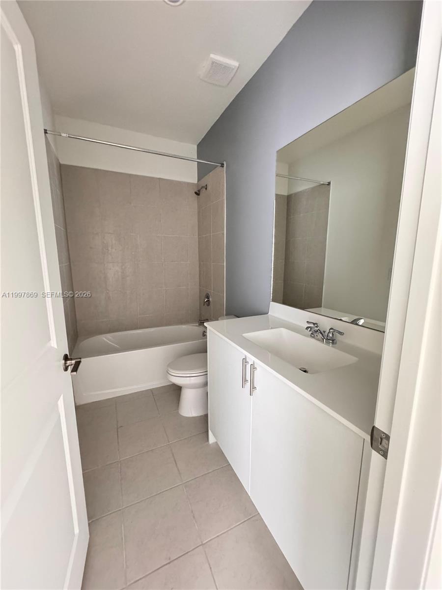 15538 Southwest 276th Terrace Homestead, FL 33032 - Photo 5 of 16 a bathroom with a bathtub shower sink mirror vanity and toilet