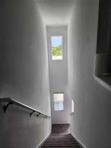 a view of an house with backyard and garden