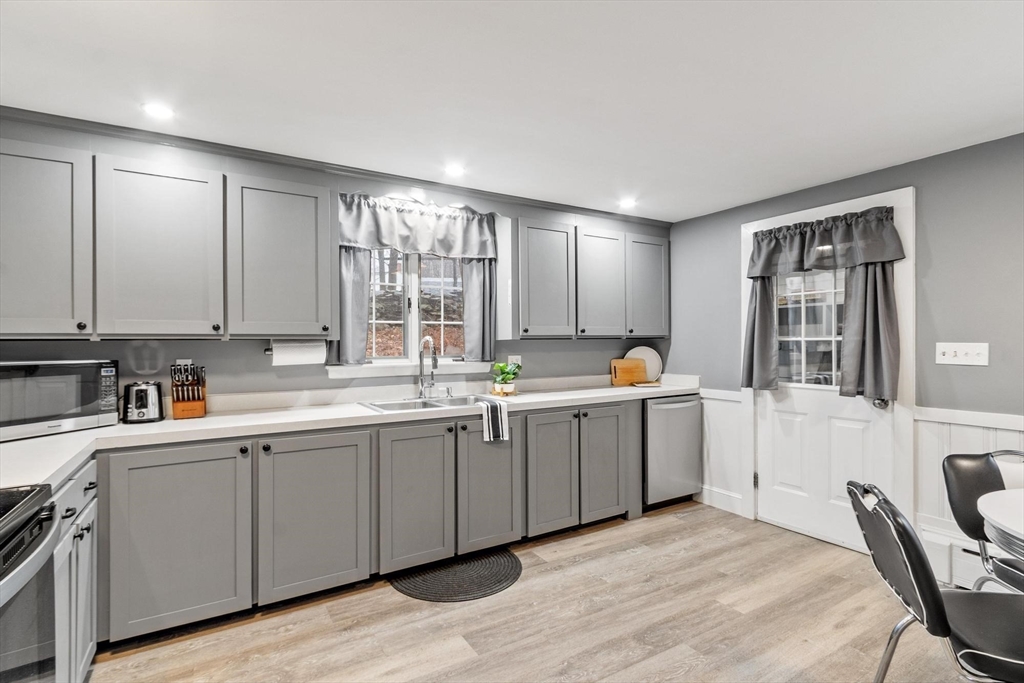 348 Leominster Road Lunenburg, MA 01462 - Photo 14 of 42