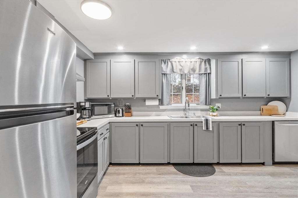 348 Leominster Road Lunenburg, MA 01462 - Photo 15 of 42