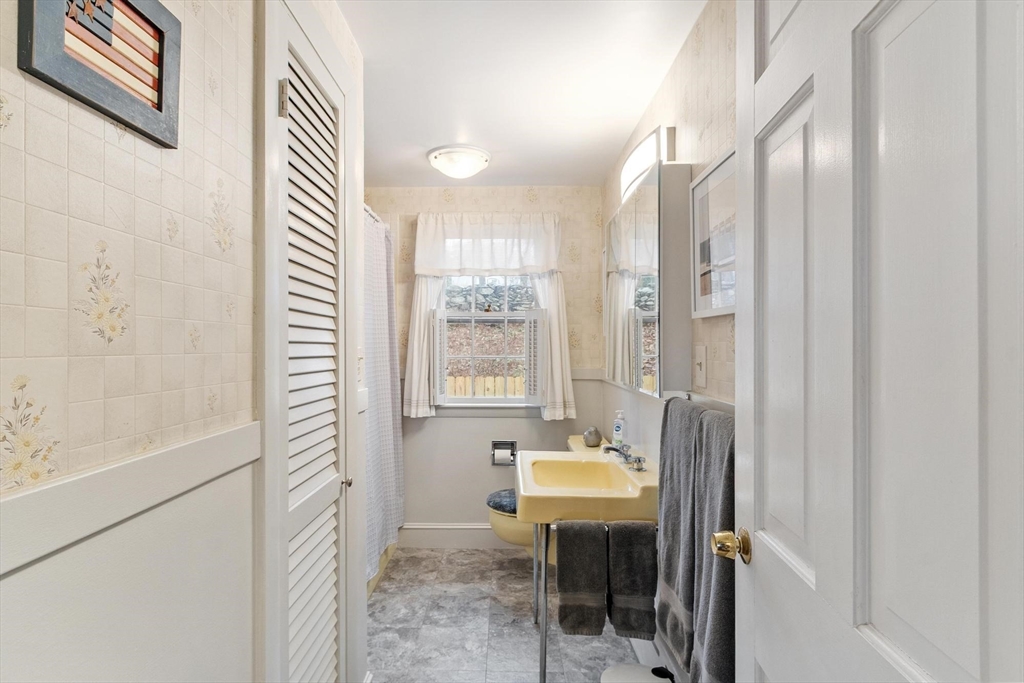 348 Leominster Road Lunenburg, MA 01462 - Photo 26 of 42