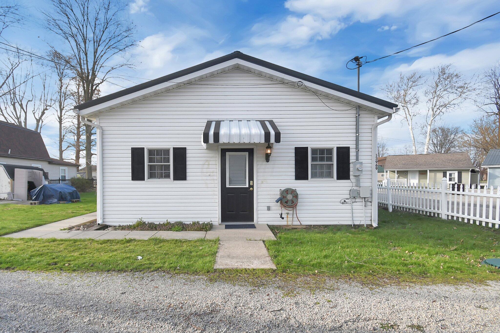 13969 Custers Point Road Northeast Thornville, OH 43076 - Photo 1 of 32 1-web-or-mls-13969-custers-point-rd-ne