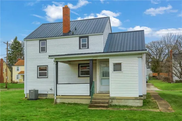 $1,300 | 740 Pershing Street, Ellwood City, PA 16117