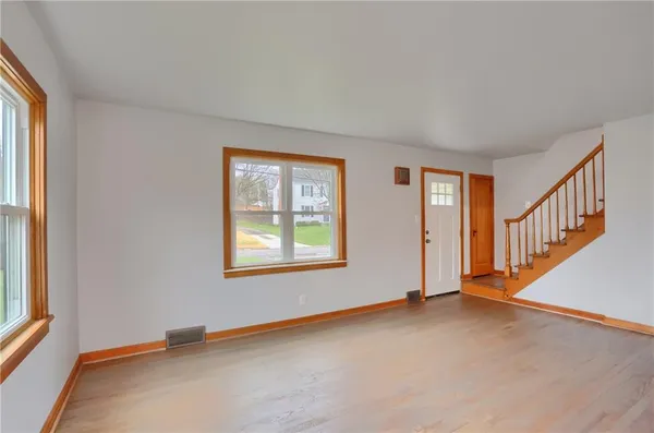 $1,300 | 740 Pershing Street, Ellwood City, PA 16117