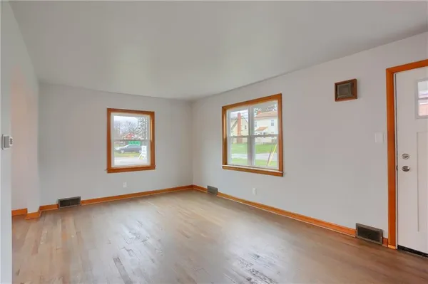 $1,300 | 740 Pershing Street, Ellwood City, PA 16117