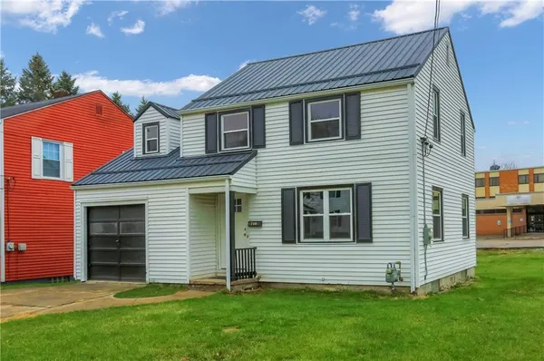 $1,300 | 740 Pershing Street, Ellwood City, PA 16117