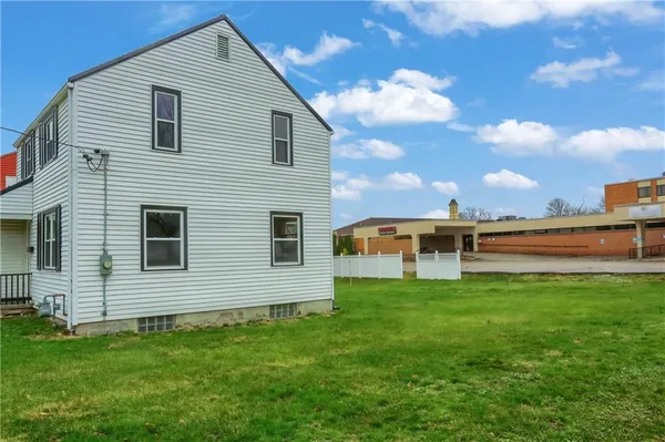 $1,300 | 740 Pershing Street, Ellwood City, PA 16117