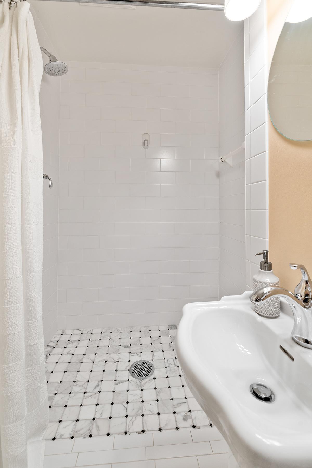 1840 West Pinehurst Avenue St. Paul, MN 55116 - Photo 23 of 39