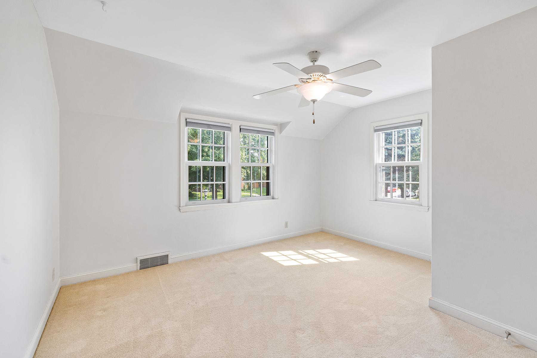 1840 West Pinehurst Avenue St. Paul, MN 55116 - Photo 31 of 39