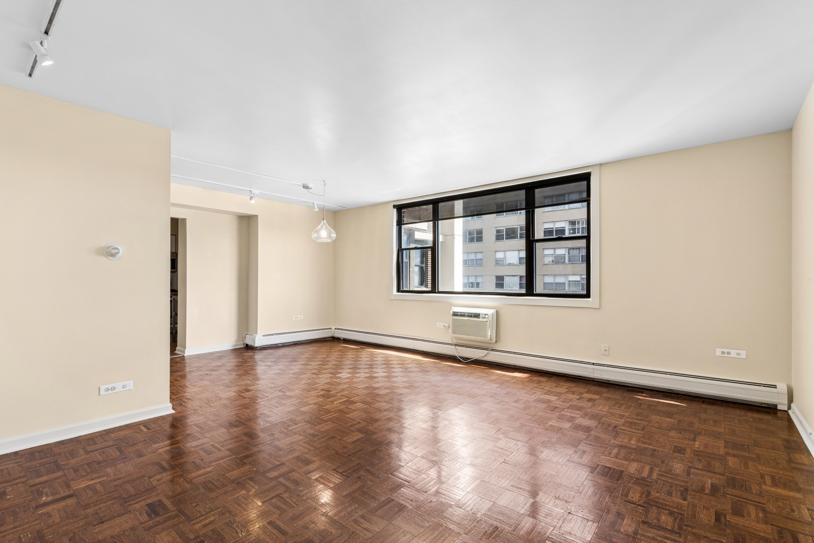 6325 North Sheridan Road, Unit 1606 Chicago, IL 60660 - Photo 5 of 21