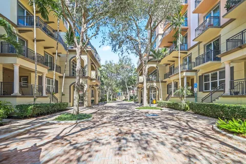 $439,900 | 2631 Northeast 14th Avenue, Unit 304, Wilton Manors, FL 33334