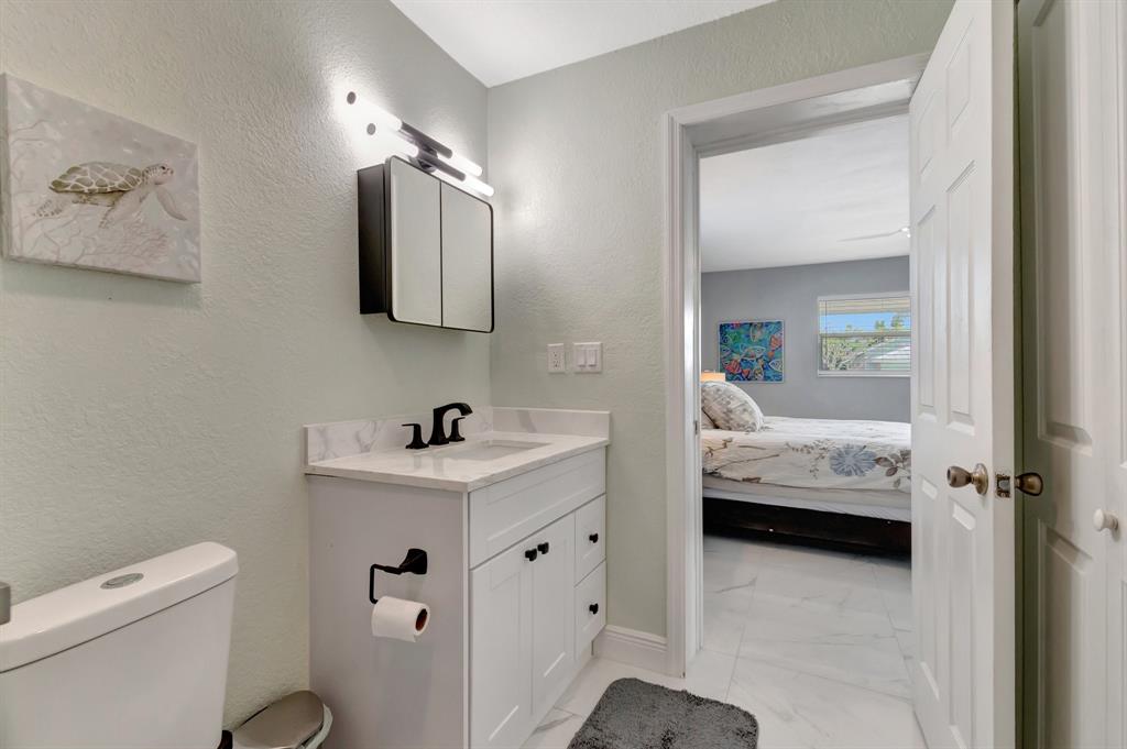 710 Southeast 3rd Avenue Delray Beach, FL 33483 - Photo 12 of 31 a en suite bathroom with a toilet sink and tub