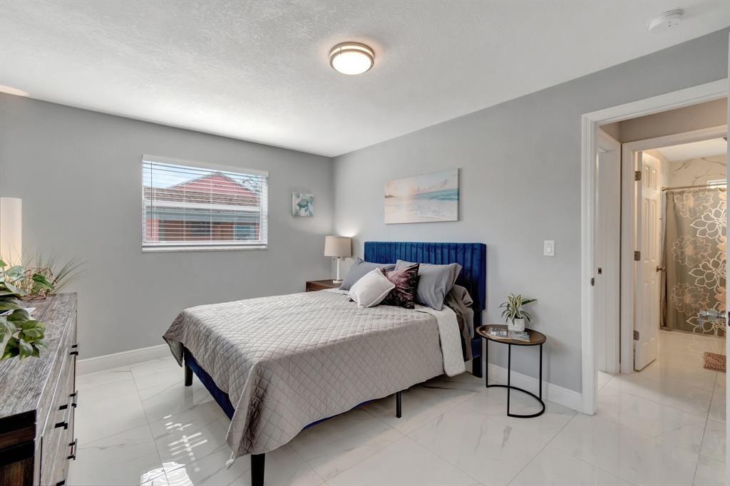 710 Southeast 3rd Avenue Delray Beach, FL 33483 - Photo 14 of 31 a bedroom with a large bed and a potted plant