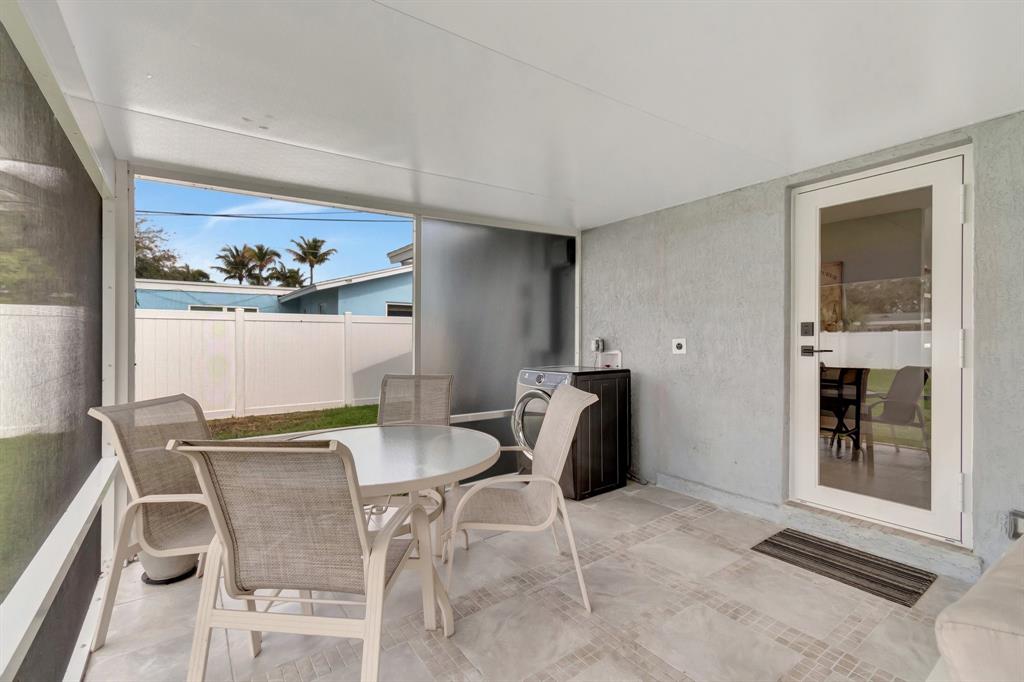 710 Southeast 3rd Avenue Delray Beach, FL 33483 - Photo 25 of 31 a workspace with furniture and window