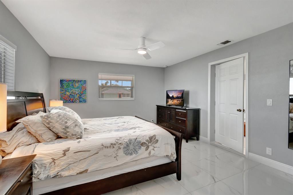 710 Southeast 3rd Avenue Delray Beach, FL 33483 - Photo 9 of 31 a bedroom with a bed and a tv