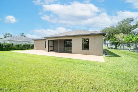 a view of a house with a backyard