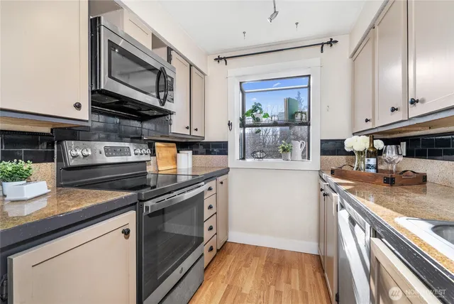 $448,000 | 1400 Northwest 60th Street, Unit 202, Seattle, WA 98107