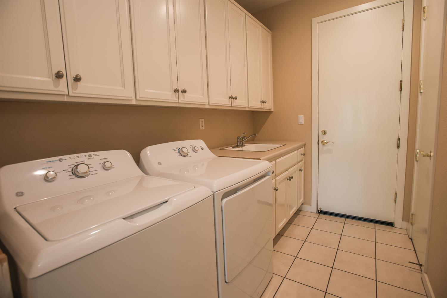 9512 Golf Course Lane Elk Grove, CA 95758 - Photo 45 of 71