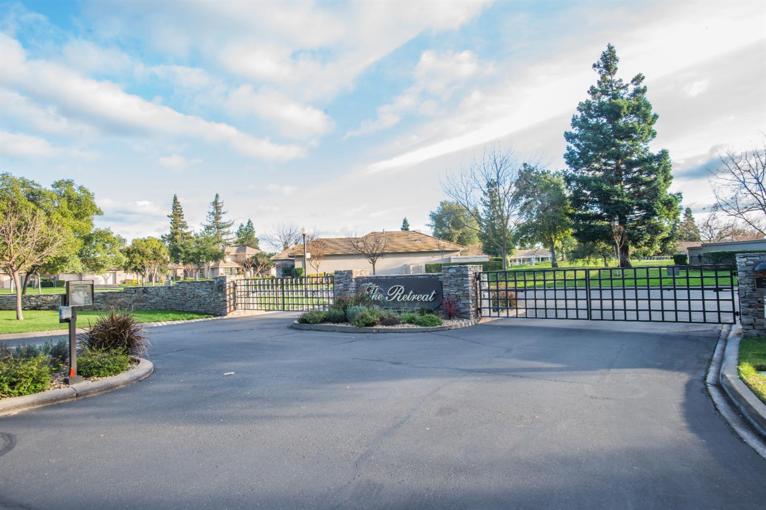 9512 Golf Course Lane Elk Grove, CA 95758 - Photo 5 of 71