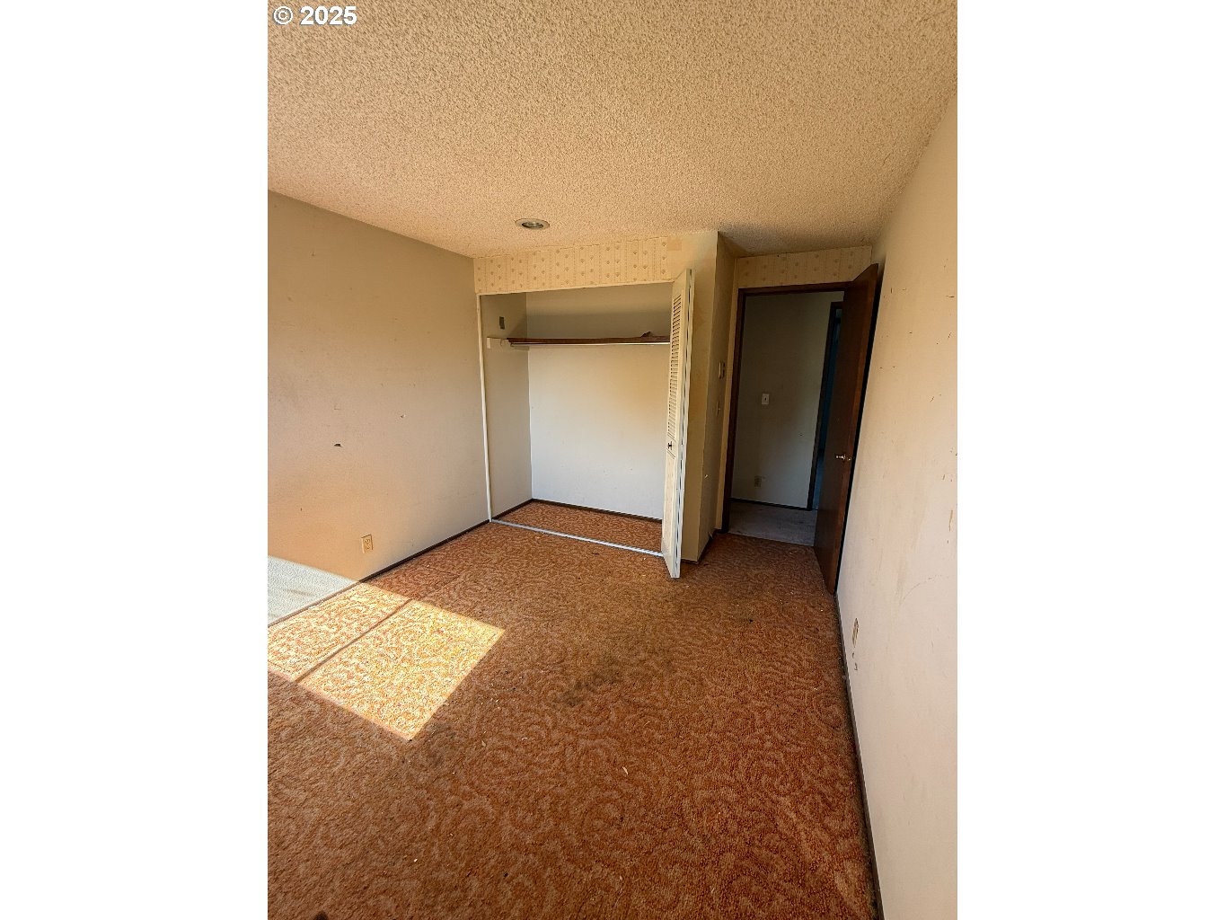 587 71st Street Springfield, OR 97478 - Photo 13 of 19 a view of an empty room
