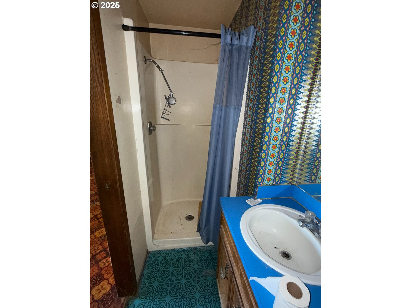 587 71st Street Springfield, OR 97478 - Photo 5 of 19 a bathroom with a sink toilet and shower