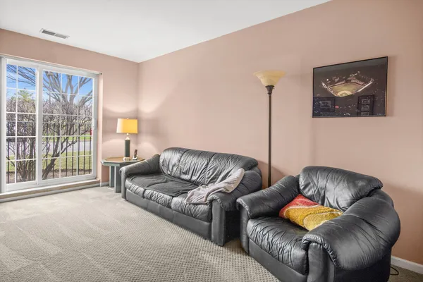 $285,000 | 115 Hunt Club Drive, Unit 114N, St. Charles, IL 60174