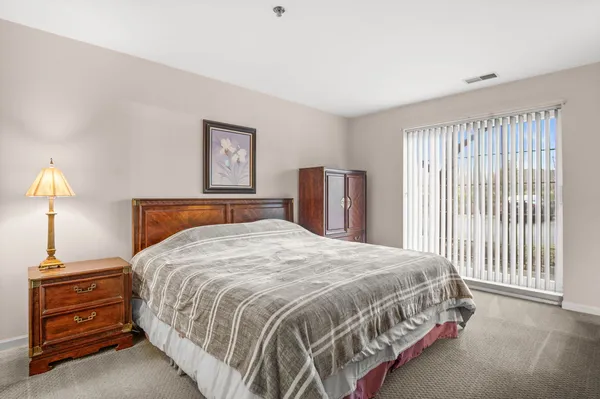 $285,000 | 115 Hunt Club Drive, Unit 114N, St. Charles, IL 60174