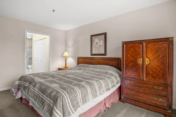 $285,000 | 115 Hunt Club Drive, Unit 114N, St. Charles, IL 60174