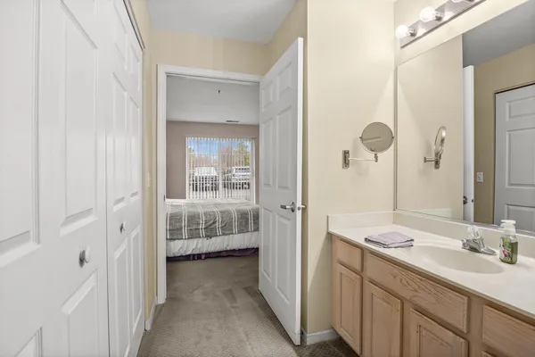 $285,000 | 115 Hunt Club Drive, Unit 114N, St. Charles, IL 60174