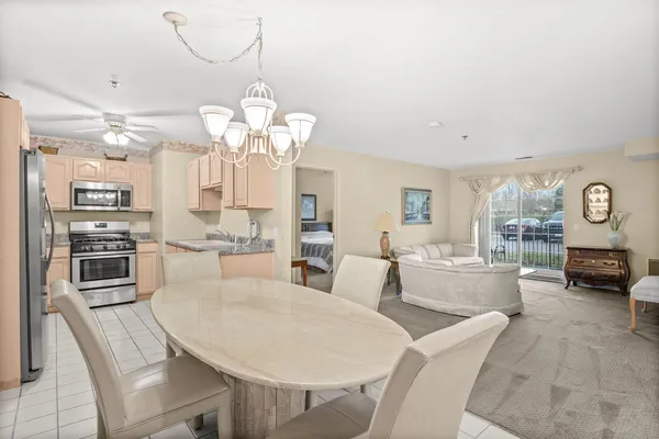 $285,000 | 115 Hunt Club Drive, Unit 114N, St. Charles, IL 60174