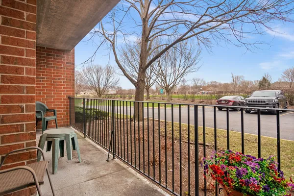 $285,000 | 115 Hunt Club Drive, Unit 114N, St. Charles, IL 60174