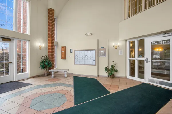 $285,000 | 115 Hunt Club Drive, Unit 114N, St. Charles, IL 60174