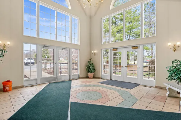$285,000 | 115 Hunt Club Drive, Unit 114N, St. Charles, IL 60174