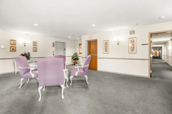 $285,000 | 115 Hunt Club Drive, Unit 114N, St. Charles, IL 60174