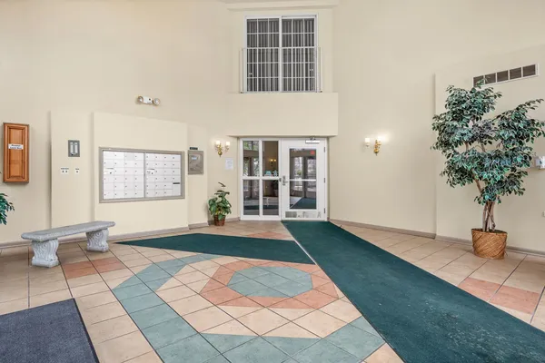 $285,000 | 115 Hunt Club Drive, Unit 114N, St. Charles, IL 60174