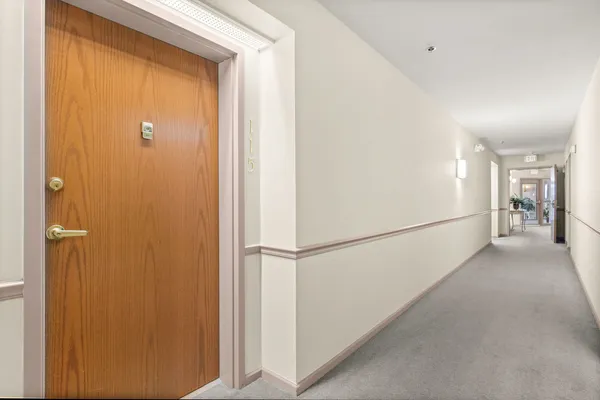 $285,000 | 115 Hunt Club Drive, Unit 114N, St. Charles, IL 60174