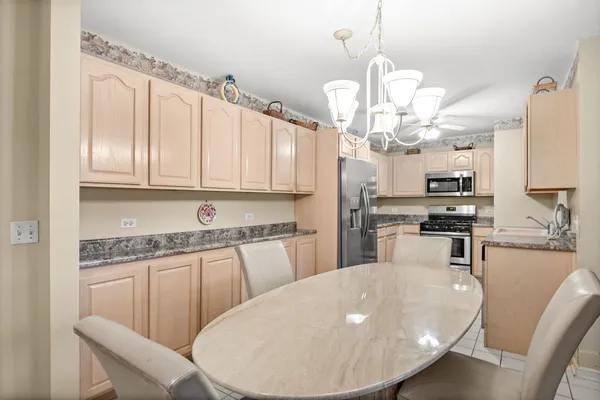 $285,000 | 115 Hunt Club Drive, Unit 114N, St. Charles, IL 60174