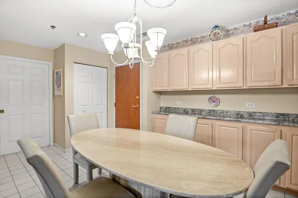 $285,000 | 115 Hunt Club Drive, Unit 114N, St. Charles, IL 60174