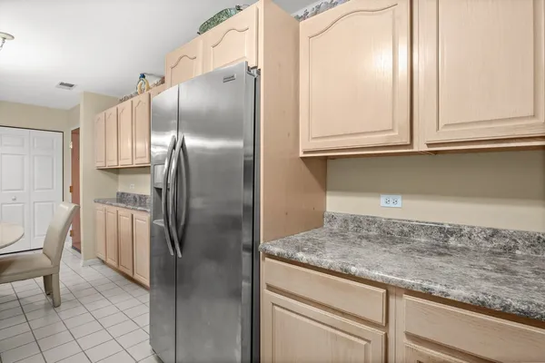 $285,000 | 115 Hunt Club Drive, Unit 114N, St. Charles, IL 60174
