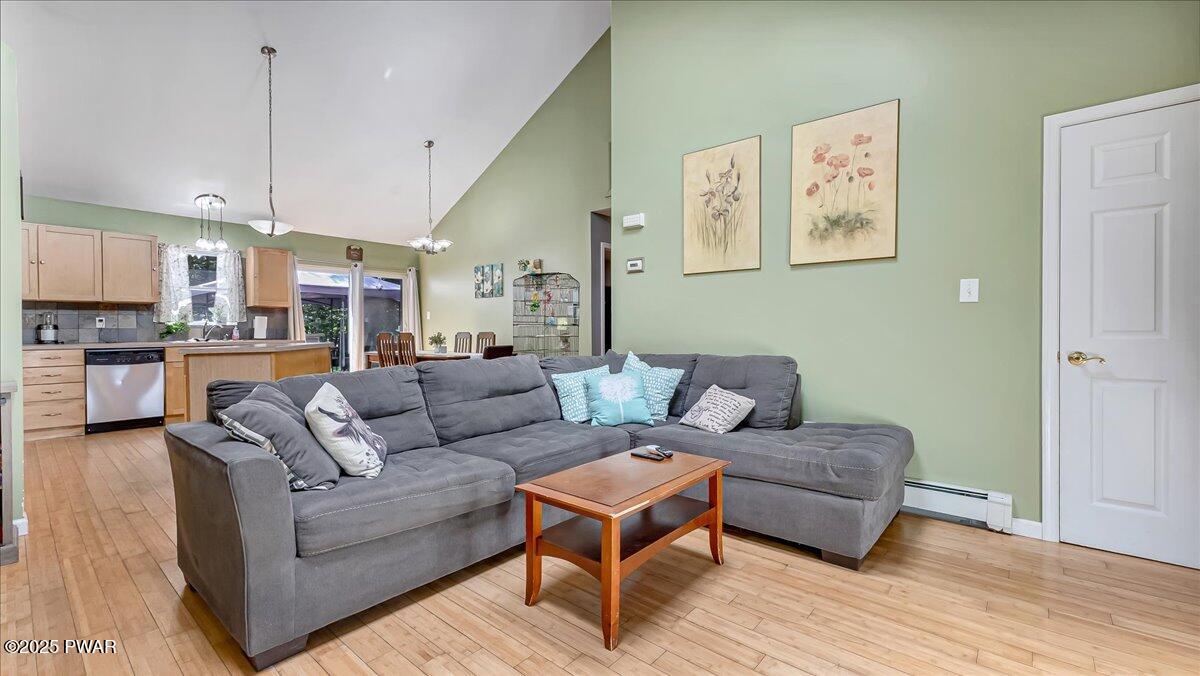 344 Huckleberry Road Newfoundland, PA 18445 - Photo 11 of 54 Living Rm