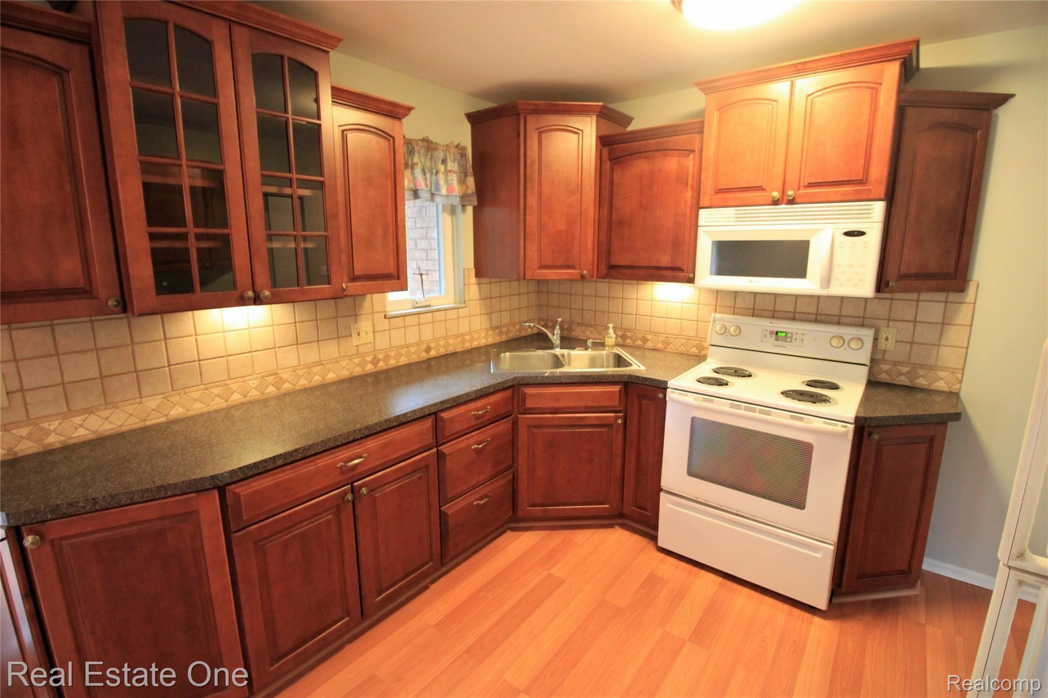 340 South Baldwin Road Oxford, MI 48371 - Photo 14 of 30 IMG_4097.JPG