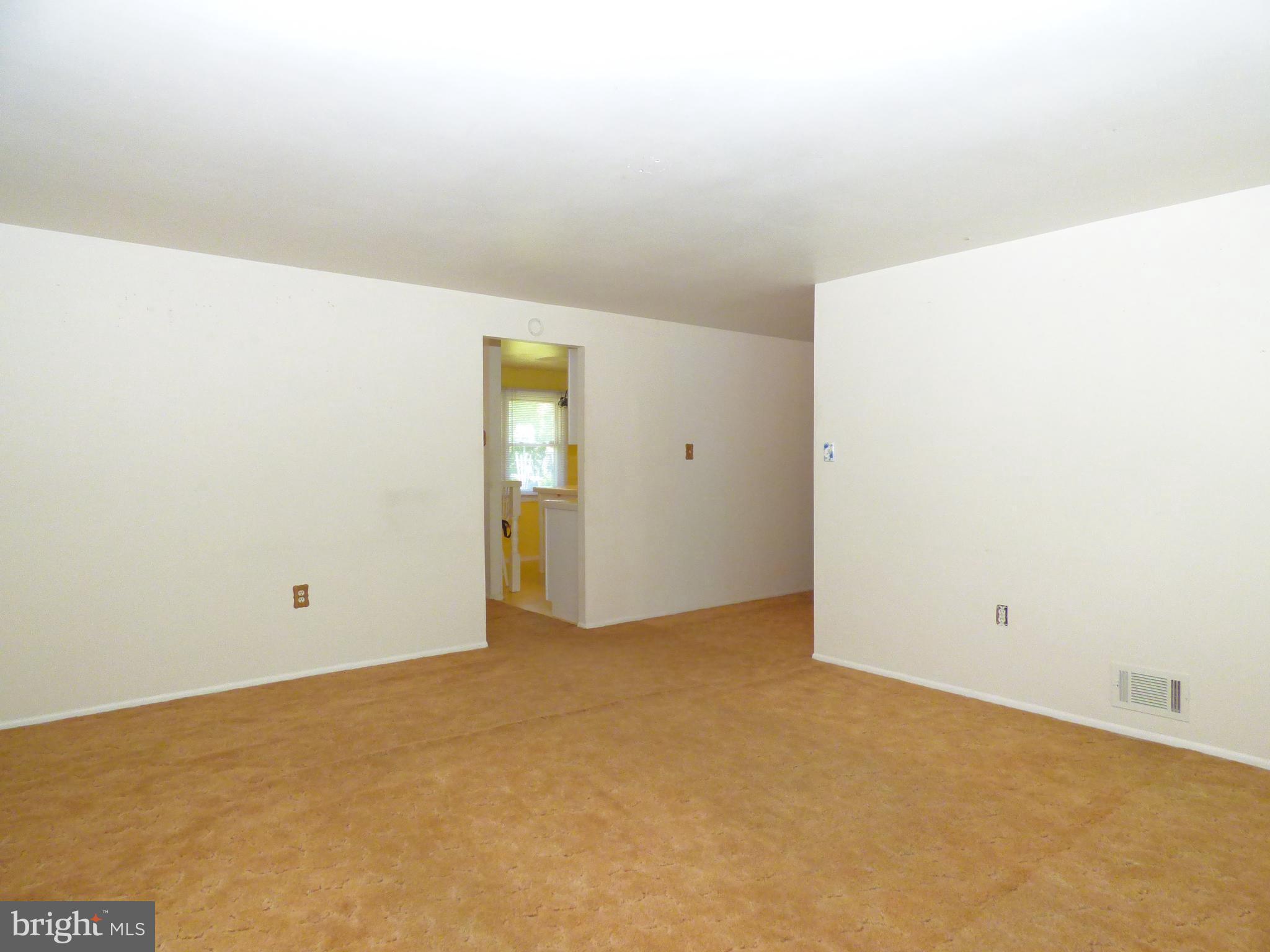 6107 Ronna Circle Waldorf, MD 20601 - Photo 12 of 28 Living Room