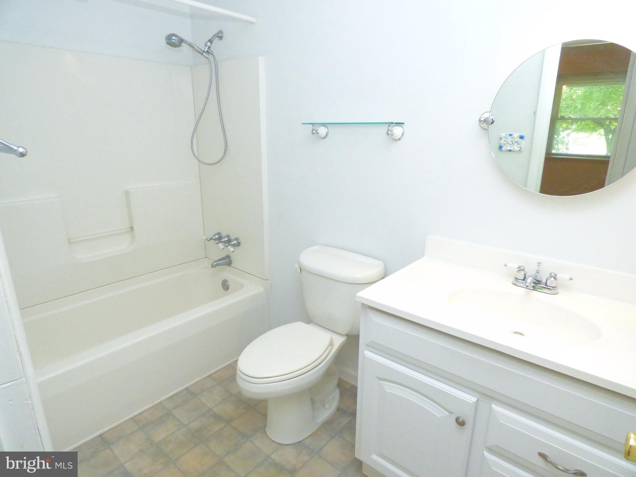 6107 Ronna Circle Waldorf, MD 20601 - Photo 23 of 28 Hallway Bath