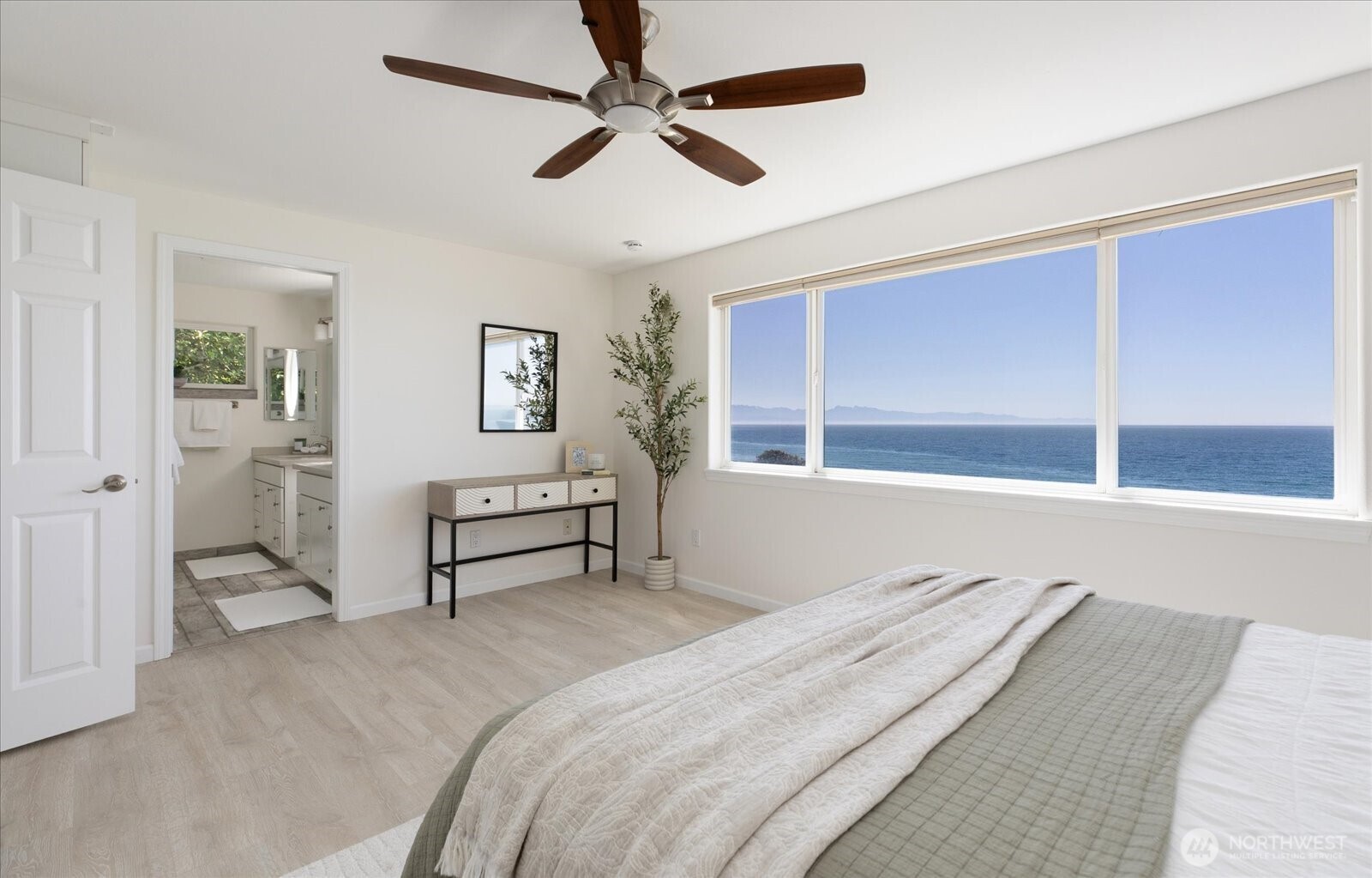 2369 West Beach Road Oak Harbor, WA 98277 - Photo 23 of 40 Gallery Image 23